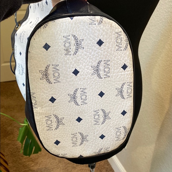 Vintage MCM White and Navy Crossbody Bucket Bag - Picture 13 of 15